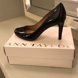 Ann Taylor Favian Perfect Patent Pump